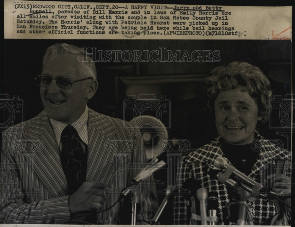 Press Photo Jerry and Betty Bunnell Visit Son and Daughter-in-Law in Jail - Historic Images