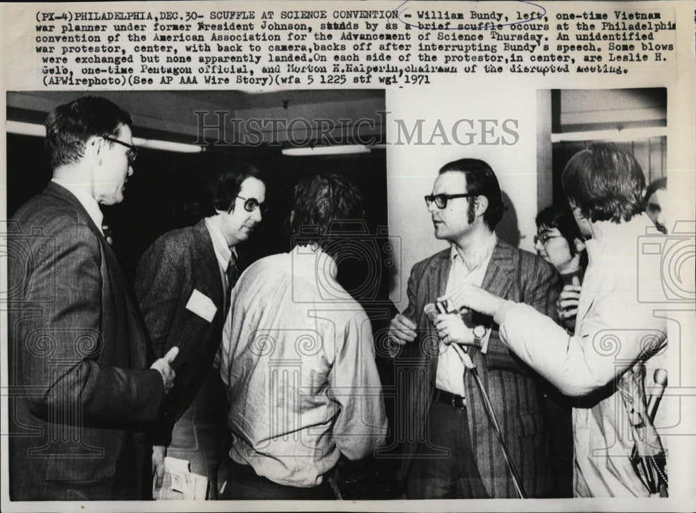 1971 Press Photo William Bundy, Assistant Secretary of State at Convention - Historic Images