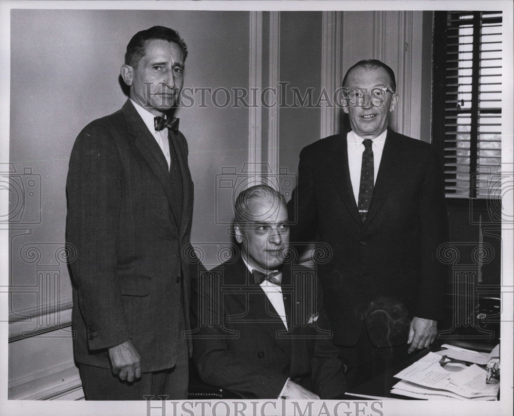 1958 Press Photo Three unidentified men - Historic Images