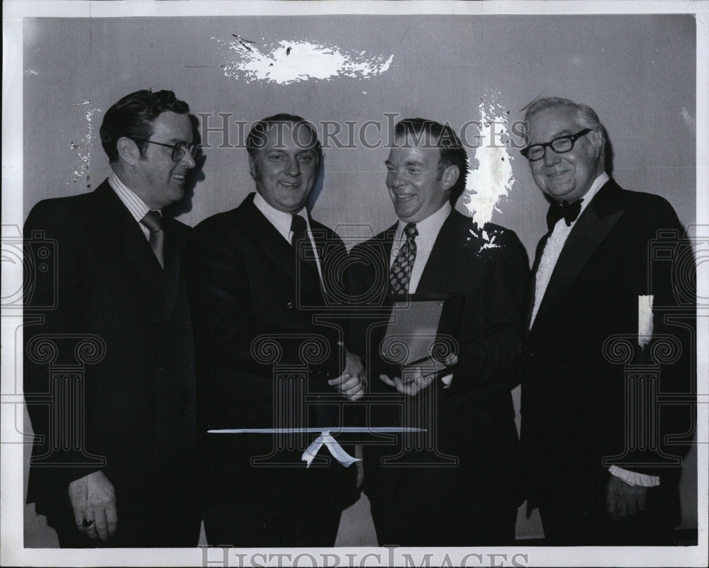 1972 Press Photo K. Lyons, David Bunker, Mayor Ralph, Jack White - Historic Images