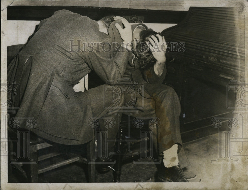 1954 Press Photo Marines Cpl Robert E Weaver and PFC Donald F Boisvert,in court - Historic Images