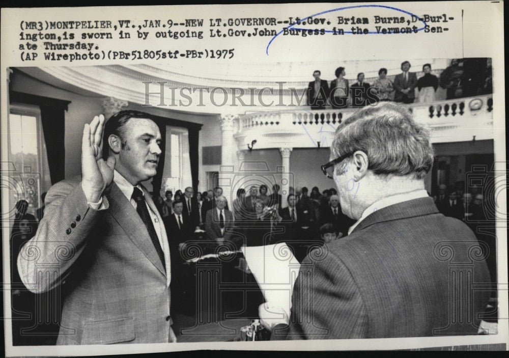 1975 Press Photo Brian Burns Sworn In As Lt Governor Of Vermont - Historic Images