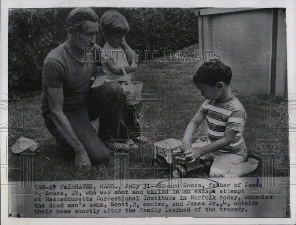 1972 Press Photo Edward Souza Grandsons Scott James - Historic Images