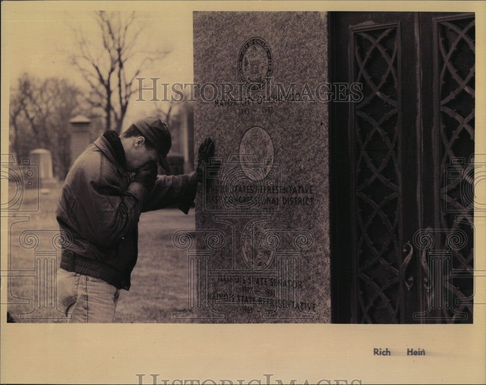 1992 Press Photo Chicagoans pay Respects to former Mayor Harold Washington - Historic Images