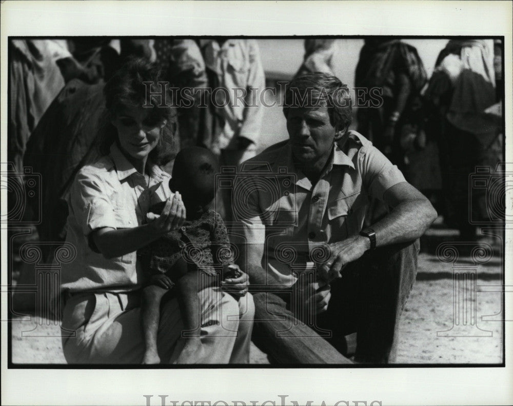 Press Photo Gary Collins and Mary Ann Mobley. - Historic Images