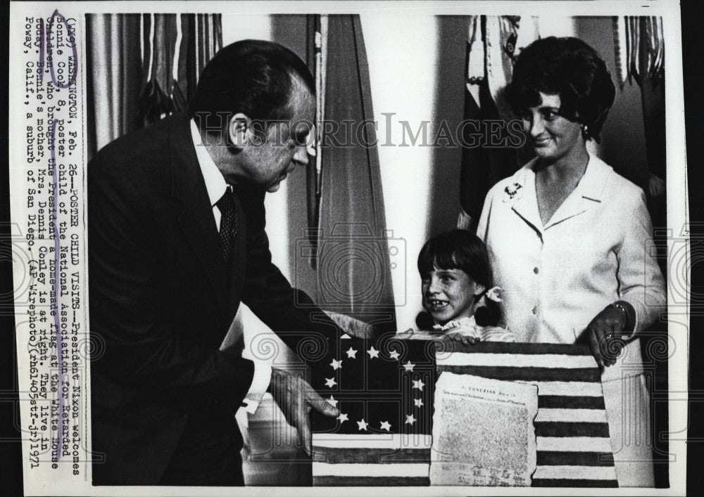 1971 Press Photo President Nixon and Bonnie Cook. - Historic Images