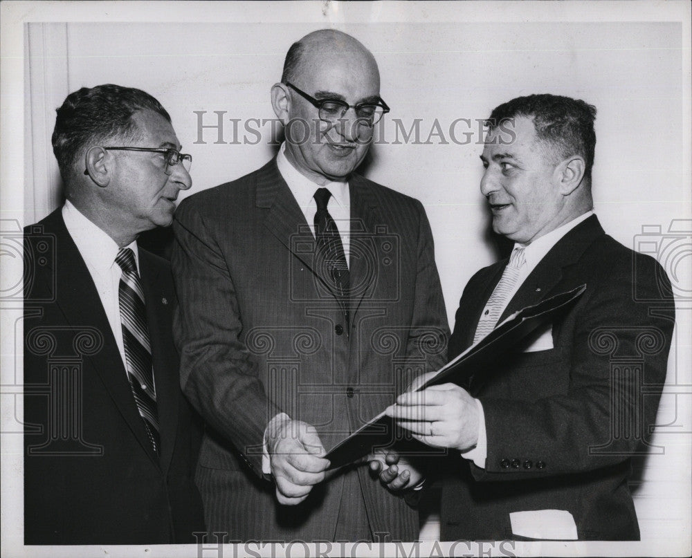 1957 Press Photo Dr. William Dameshek, David Lurker and Milton Cook. - Historic Images