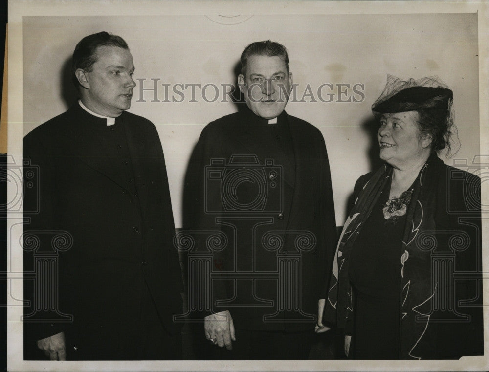 1946 Press Photo Daniel Colgan, Richard Cushing and Bresetie in Conference - Historic Images