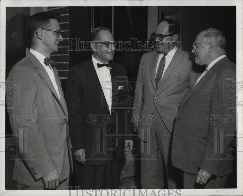 1957 Press Photo Dr. F Dow Smith Director Of Boston University&#39;s Research Lab - Historic Images