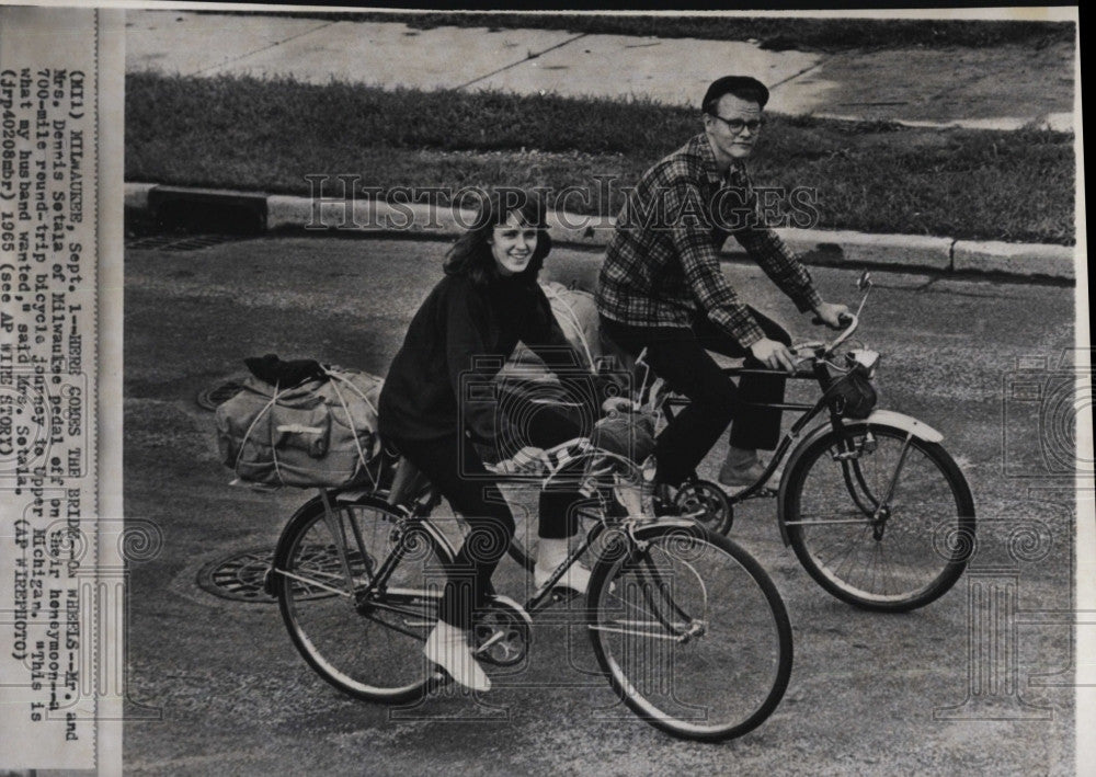 1965 Press Photo Mr. And Mrs. Dennis Setala Riding Bicycles - Historic Images