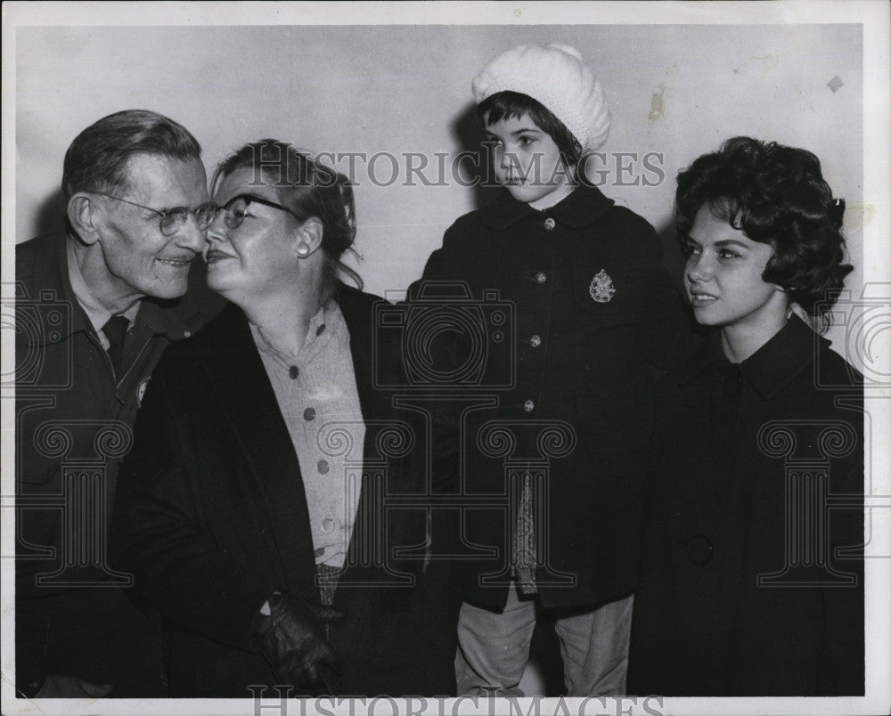 1962 Press Photo Ivan Waynick Wife Helen Granddaughter Jane Daughter Marianne - Historic Images