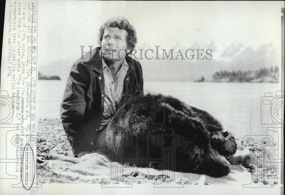 1974 Press Photo Patrick Wayne Son Actor John Wayne Movie Bears And I - Historic Images