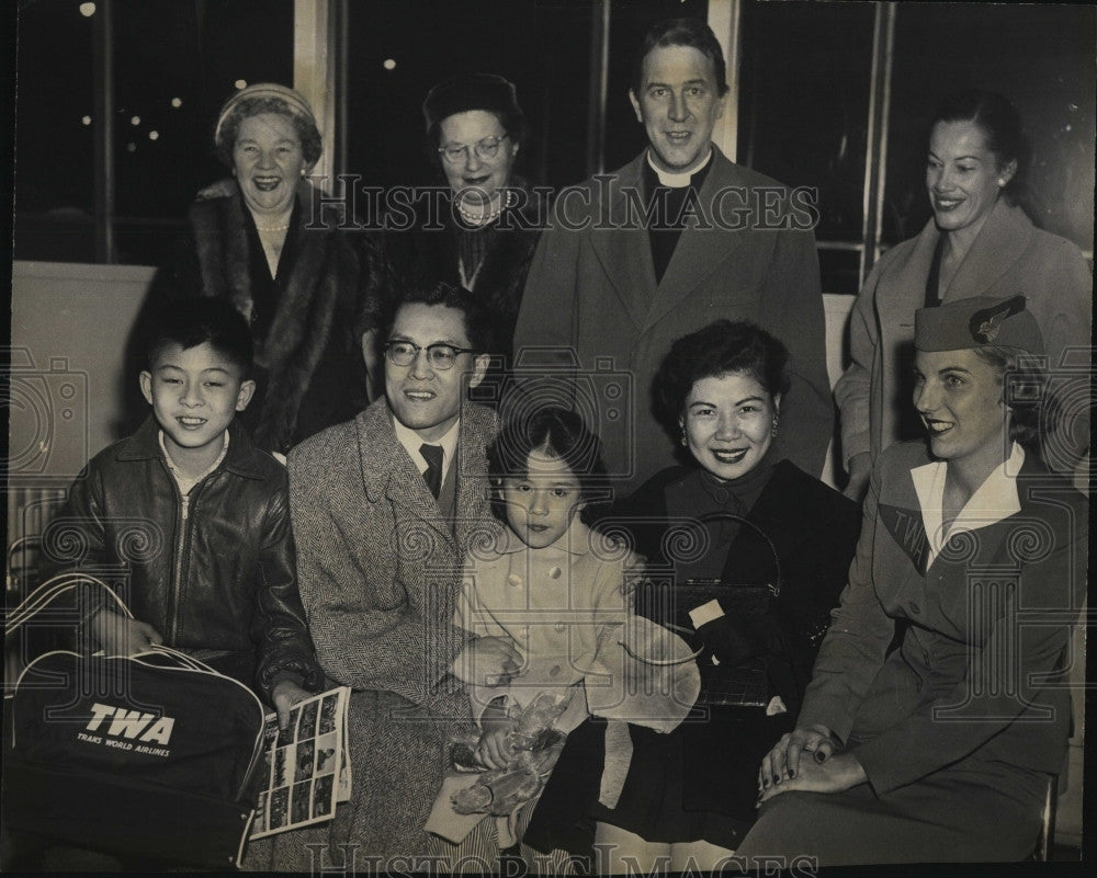 1957 Press Photo Mr &amp; Mrs John Way &amp; family, Stewardess R Rodenberg - Historic Images