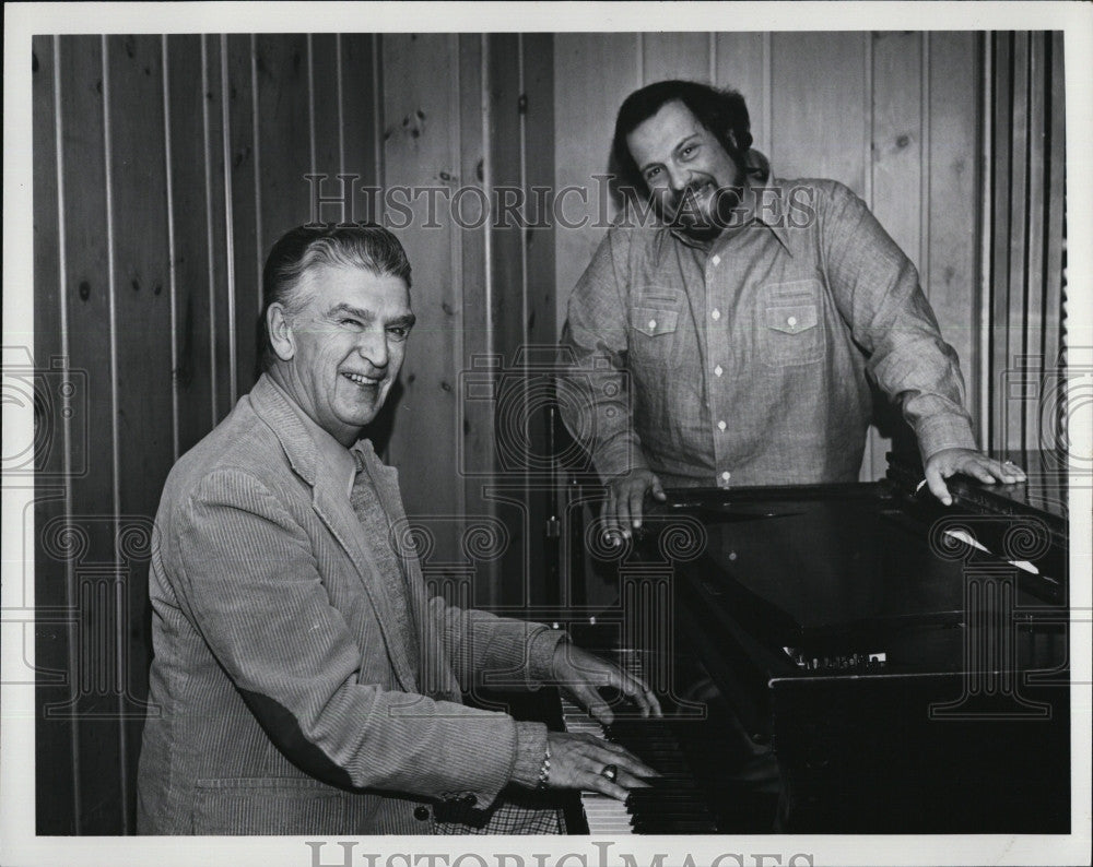 1976 Press Photo Ronny Weeks &amp; Steve Hill, orchestra leader - Historic Images