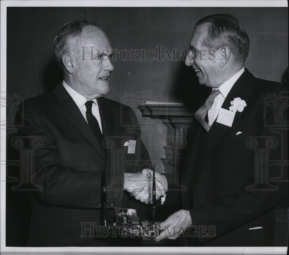 1965 Press Photo Mr. Edward A. Weeks Vice Chairman Of UN College &amp; Mr. Bullen - Historic Images