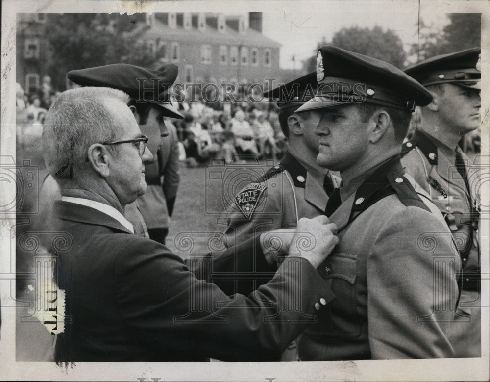 1971 Press Photo Dale L Wehr Graduates From State Police Academy - Historic Images