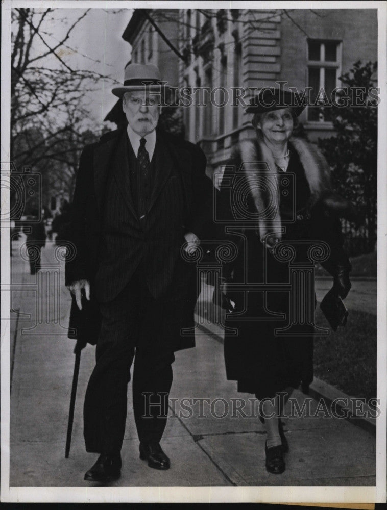 1944 Press Photo Former Chief Justice Charles Evans Hughs and Wife - Historic Images