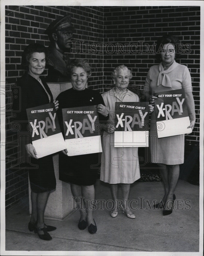 1966 Press Photo Somerville Community X-ray Program Participants Holding Signs - Historic Images