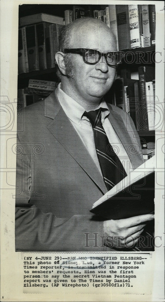 1971 Press Photo Former New York Times Reporter Sidney Zion - Historic Images