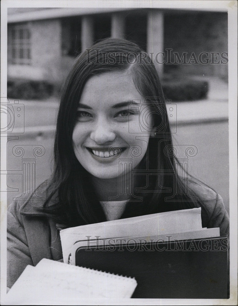 1968 Press Photo Dorothy Zirolis Junior at Boston College - Historic Images