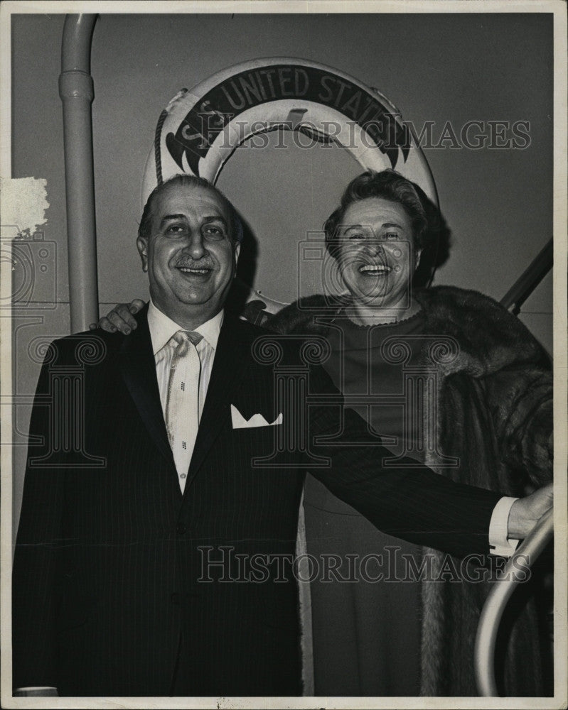 1968 Press Photo Mr &amp; Mrs Lester Zwick of Boston on SS United States - Historic Images