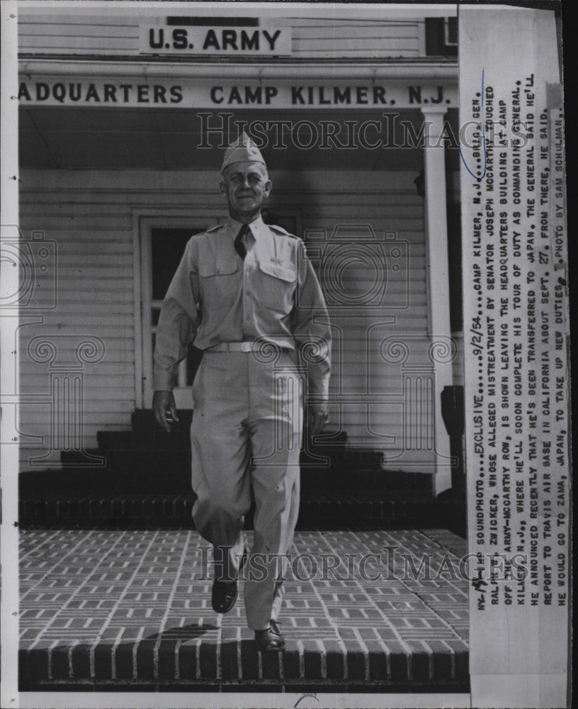 1954 Press Photo Brig General Ralph Zwicker of Camp Kilmer NJ - Historic Images