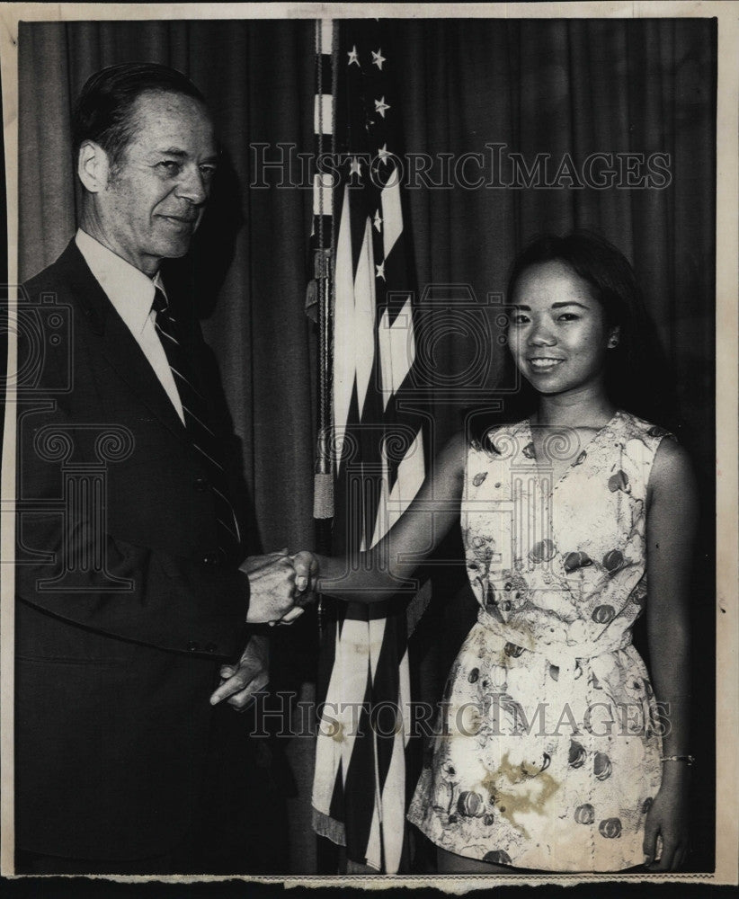 1970 Press Photo US Ambassador United Nations Charles Yost Susie Chan Advisor - Historic Images