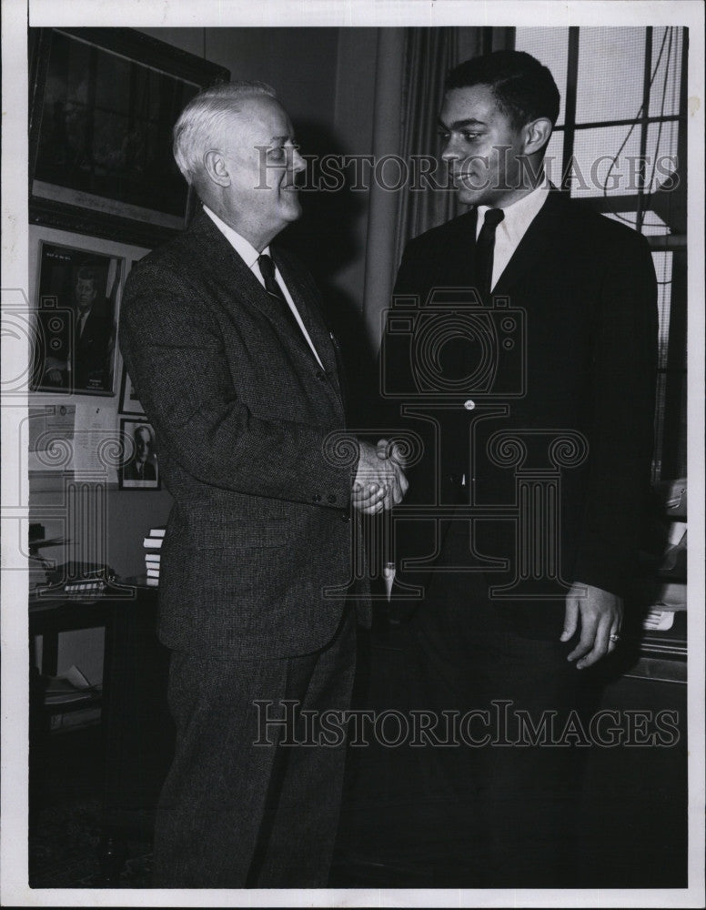 1966 Press Photo Craig H. York Of Boston Latin School with Wilfred O&#39;Leary - Historic Images