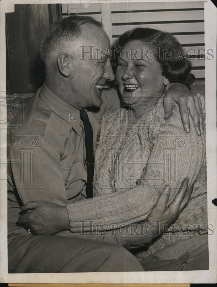 Merchant Mariner James York with Bride Bonnie  1946 Press Photo - Historic Images