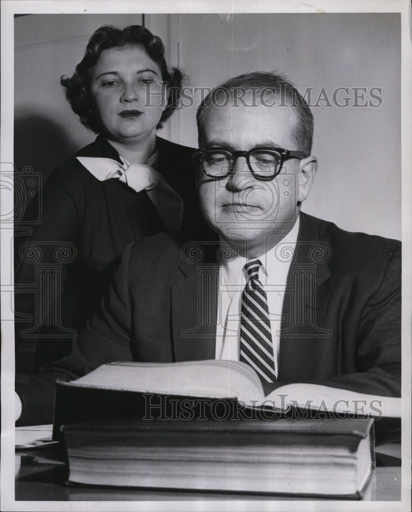 1957 Press Photo Phyllis and David Yarosh, husband and wife lawyer team - Historic Images