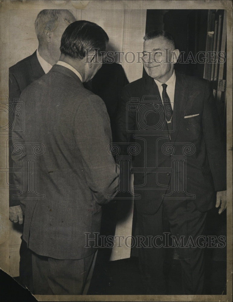 1966 Press Photo Gov John Volpe greets Tom Yawkey - Historic Images