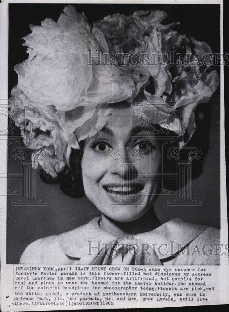 1963 Press Photo Flower Filled Easter Bonnet Displayed by Actor Carol Lawrence - Historic Images