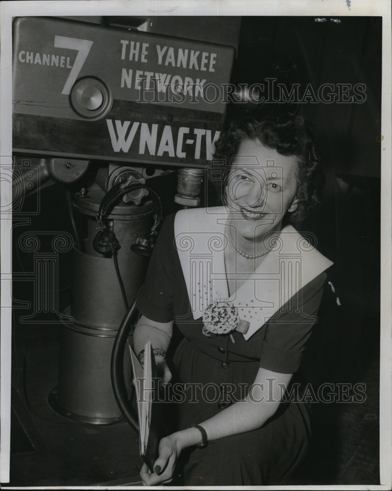 1955 Louise Morgan, hostess of "Dear Homemaker" - Historic Images