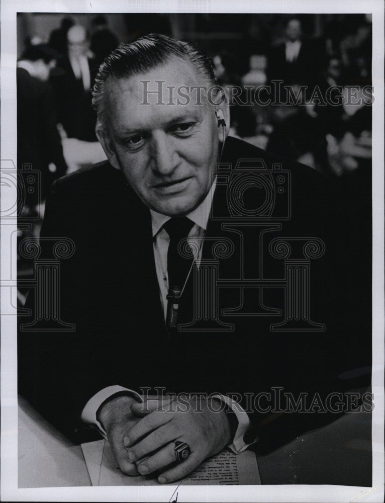 1970 Press Photo Bill Lawrence ABC News Reporter Speaking At Club Luncheon - Historic Images