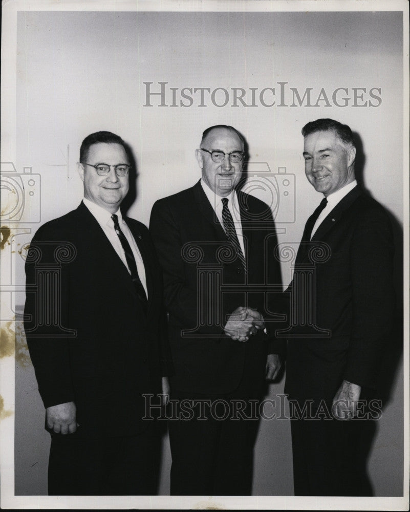 1961 Press Photo Police Chief Thomas O&#39;Brien &amp; Mr.Ray At YMCA - Historic Images