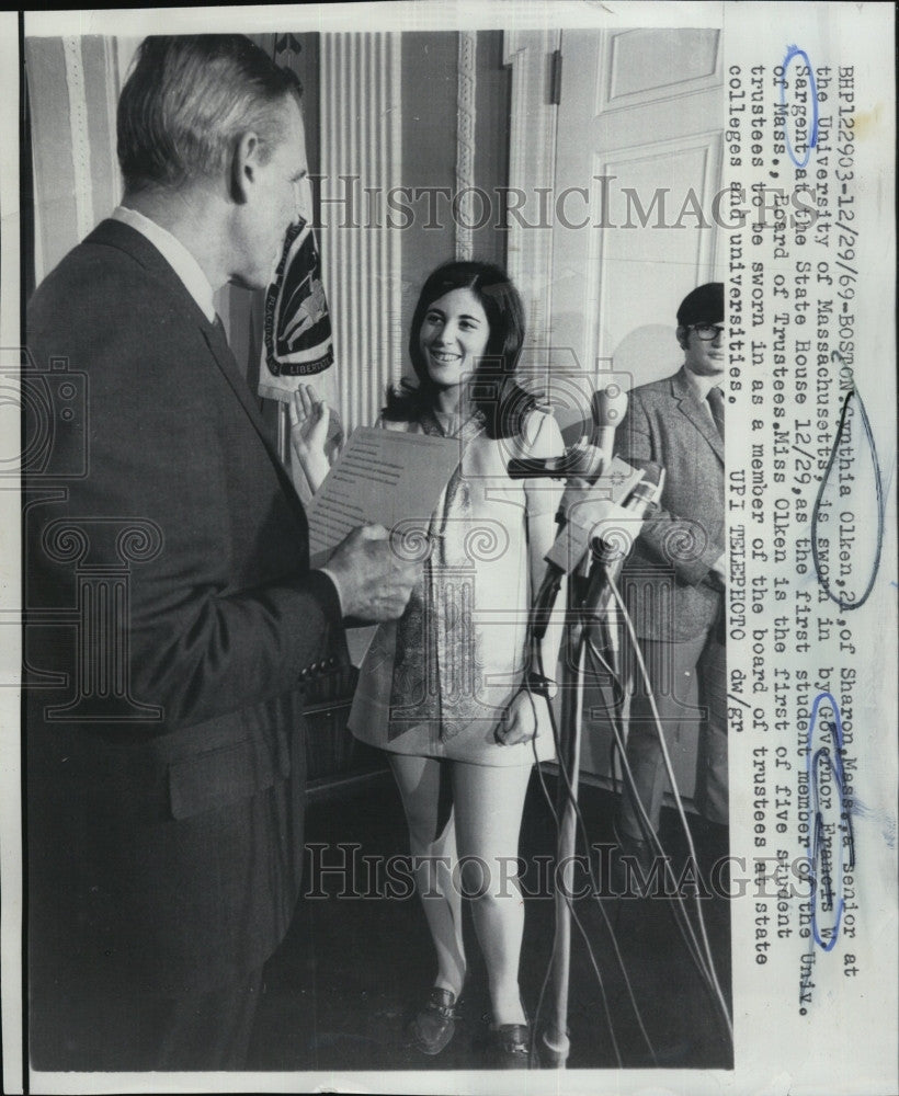 1969 Press Photo Governor Francis W. Sargent &amp; Student Cynthia Olken - Historic Images