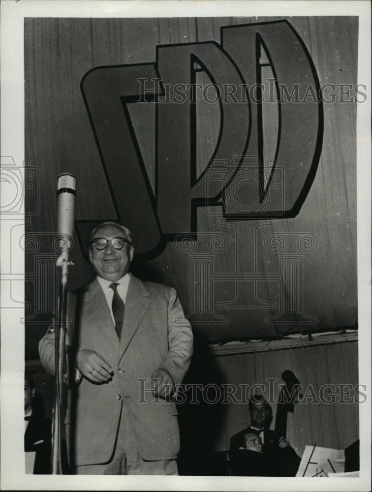 1957 Press Photo Erich Ollenhauer During Campaign In Hamburg Germany - Historic Images