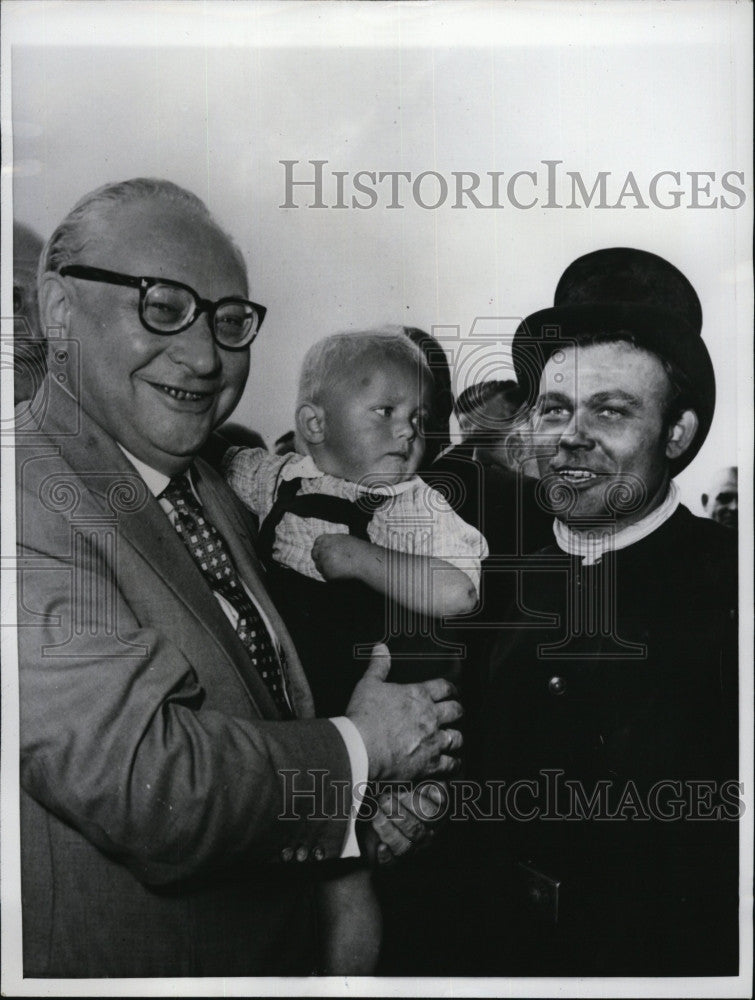 1957 Press Photo Erich Ollenhauer During Campaign In Hochheim Germany - Historic Images