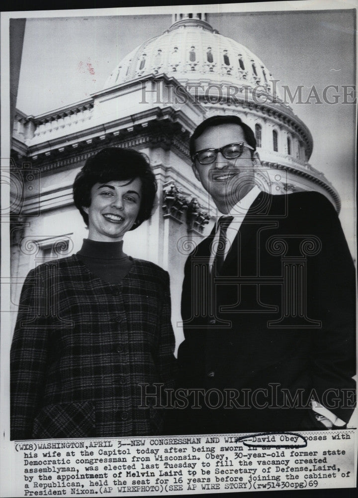 1969 Press Photo New Congressman David Obey and wife at Capitol being sworn in - Historic Images