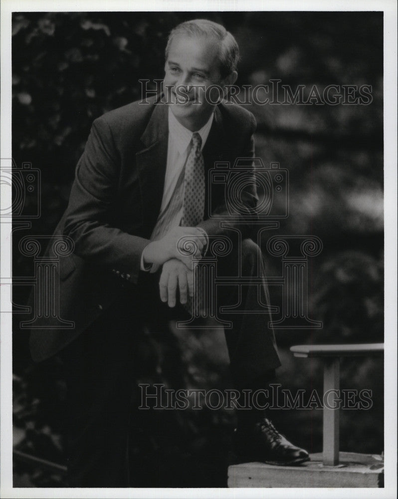 1990 Press Photo Paul O&#39;Brian president New England Telephone - Historic Images