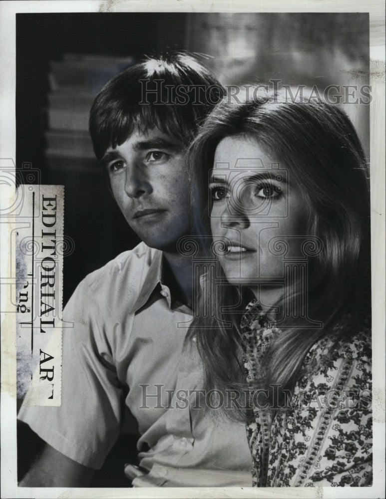 1974 Press Photo Actress Meredith Baxter Birney &amp; Beau Bridges In &quot;The Stranger&quot; - Historic Images