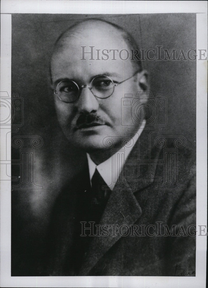 1947 Press Photo 1946 Pulitzer Prize Winner James Phinney Baxter III Scientists - Historic Images