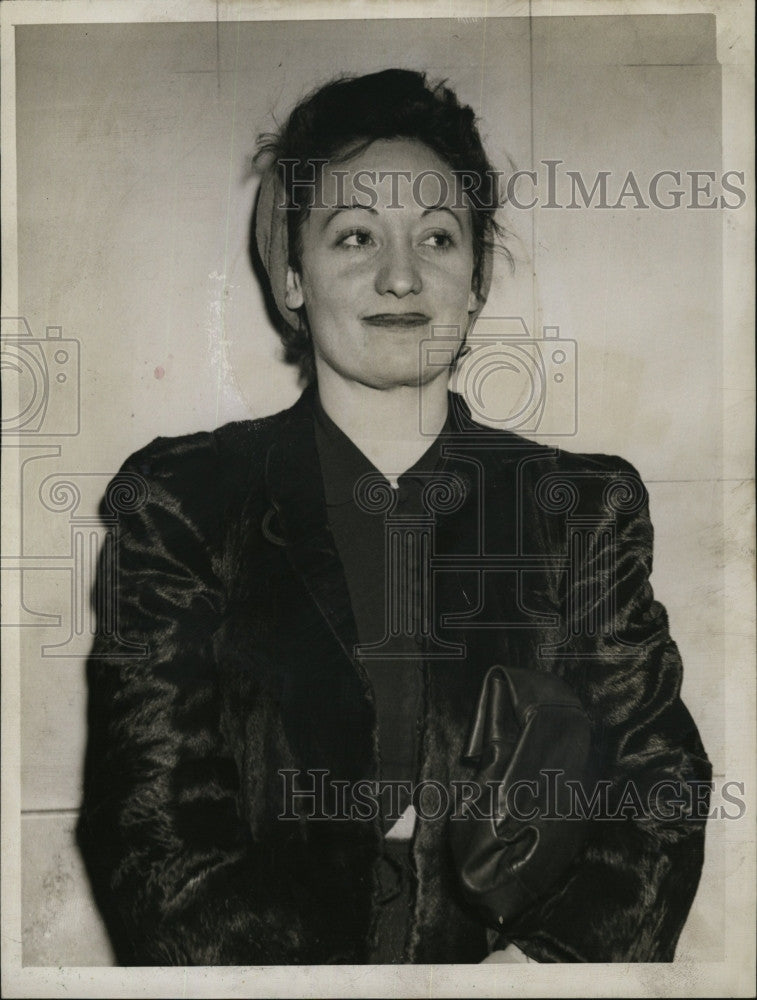 1943 Press Photo Witness Ann Lettine Grove - Historic Images