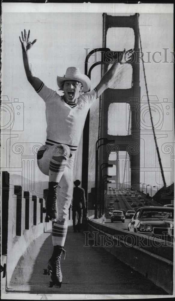 Press Photo Roller Skater David Letters Skating On Golden Gate Bridge - Historic Images