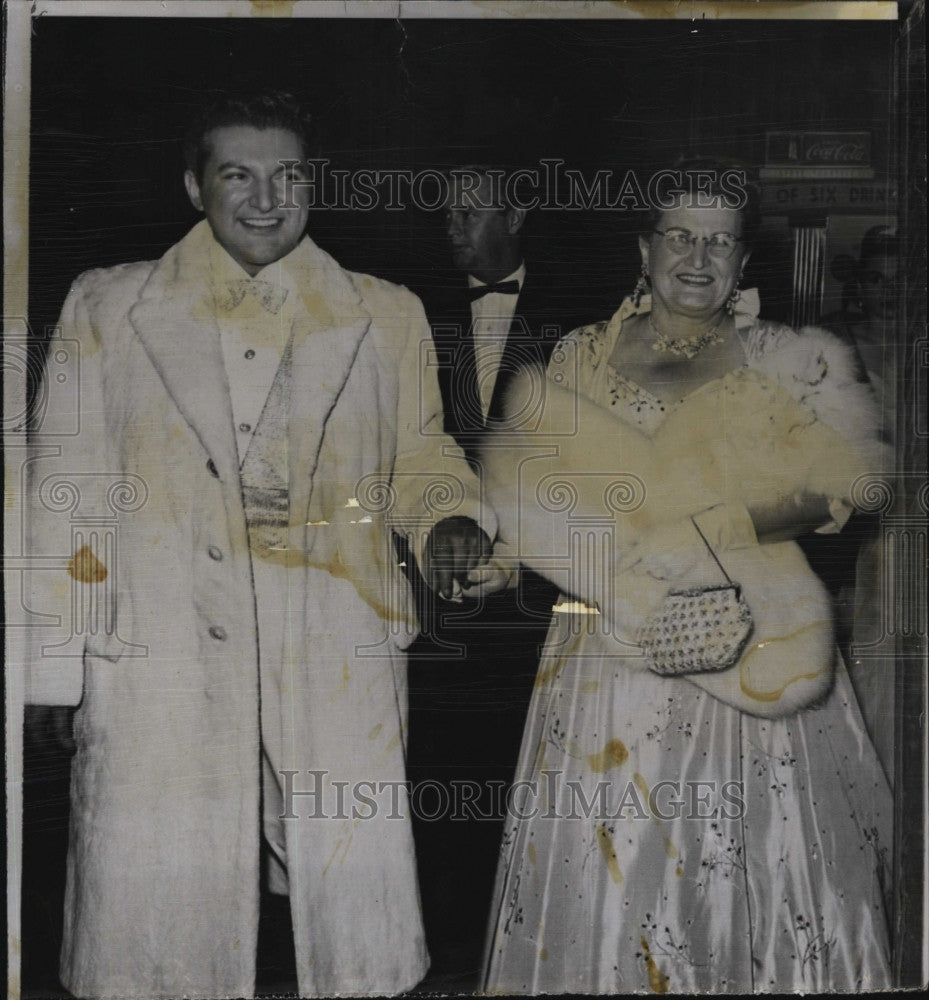 1955 Press Photo Popular Musician Liberace &amp; Mother - Historic Images