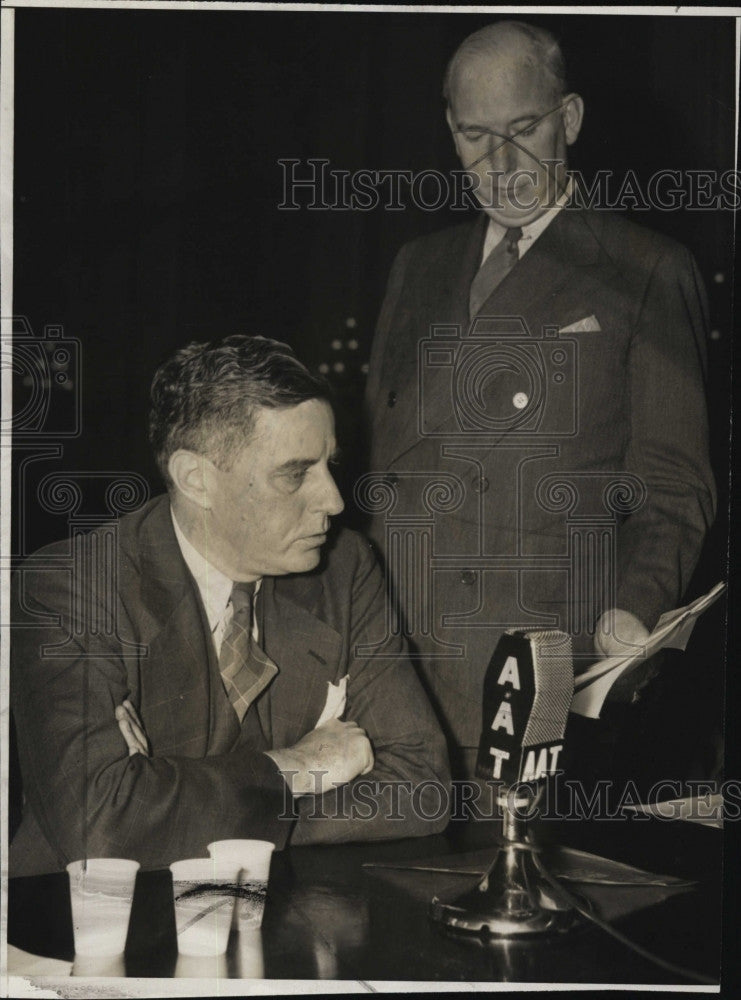 1953 Press Photo Edwin S. Smith Member Of National Labor Board During Hearing - Historic Images