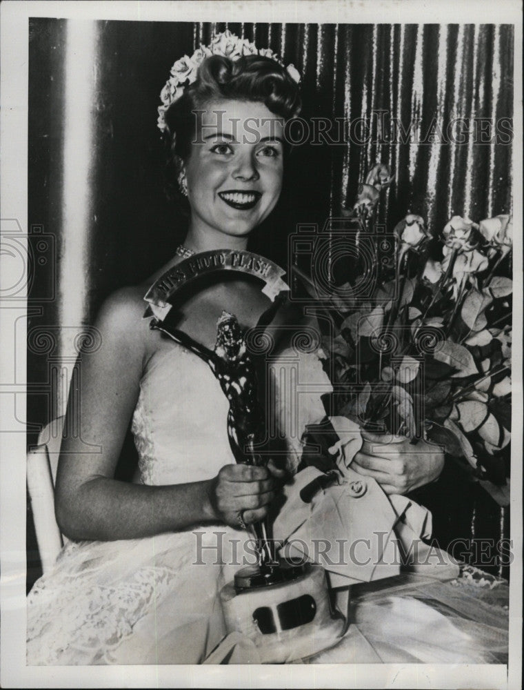 1954 Press Photo Actress Reggie Dombeck Crowned &quot;Miss Photo Flash Of 1954&quot; - Historic Images