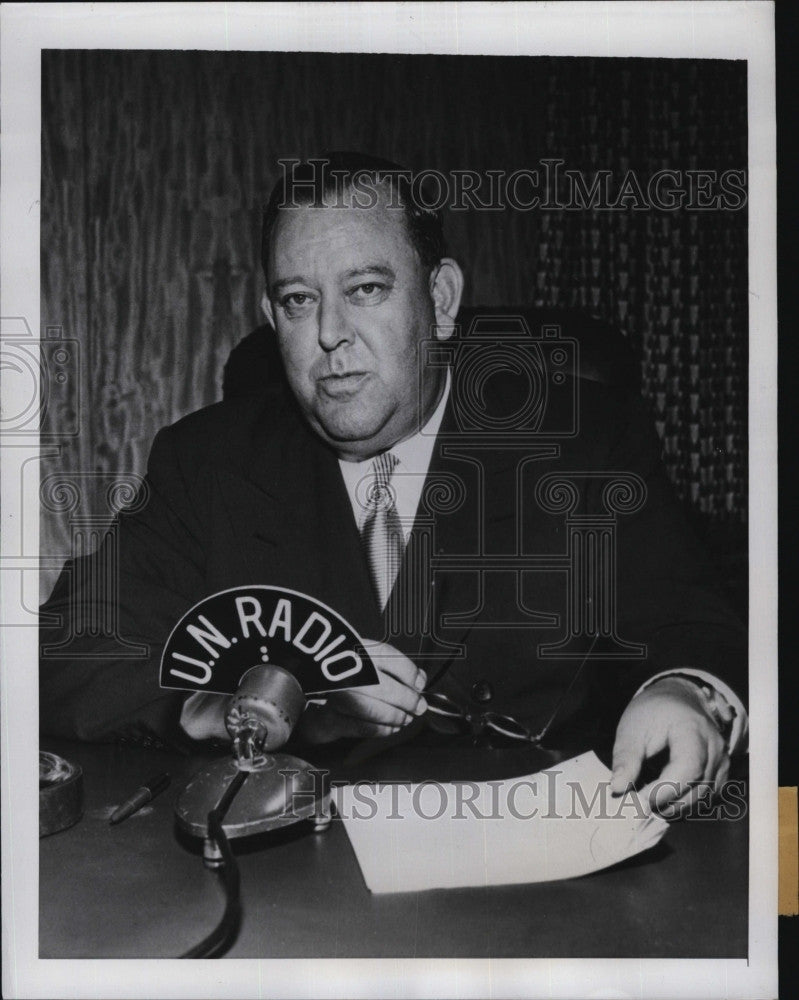 1951 Press Photo U.N. Sec. Trygve Lie giving &quot;Price of Peace&quot; radio speech - Historic Images