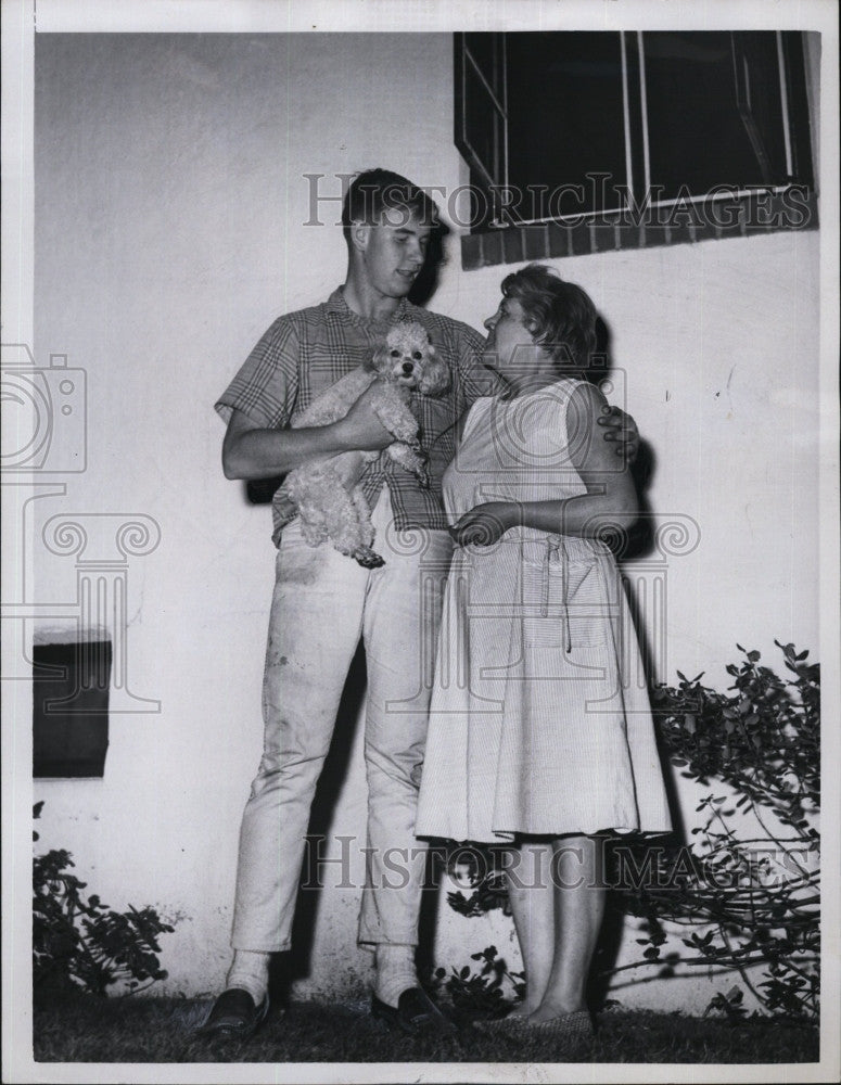 1966 Press Photo Raymond &amp; Margaret Bufalino Saved In Fire By Neighbor Tom Doane - Historic Images