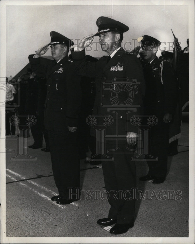1964 Press Photo Maj.Gen.John O'Neil & Maj.Gen.Charles Terhune At Ceremony - Historic Images